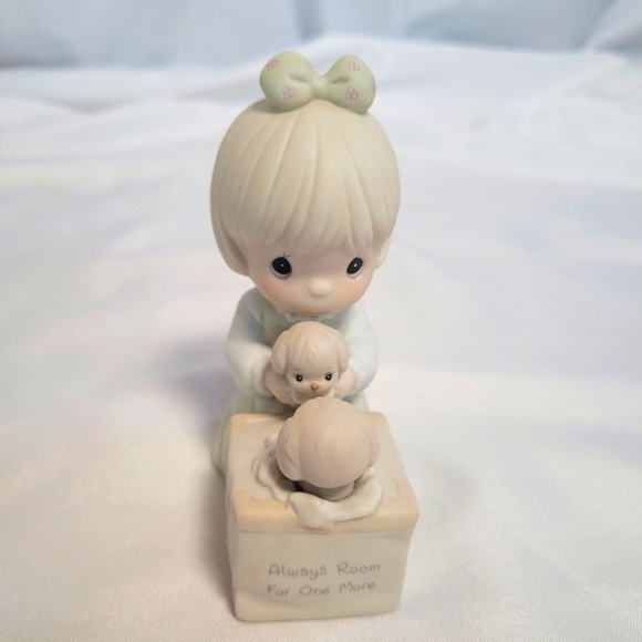 Precious Moments 1988 Always Room For One More Figurine Girl w/ Puppies - Picture 1 of 10